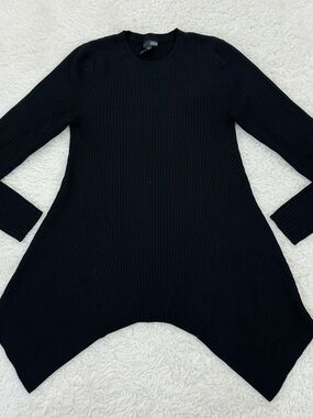 Aqua Women's Black 100% Cashmere Ribbed Sharkbite Tunic Sweater - Size S
 b91